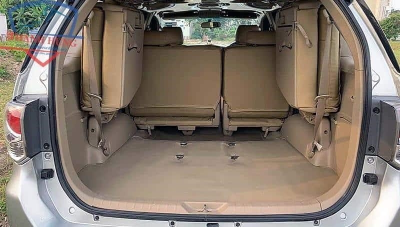 Nội thất xe Inova được thiết kế sang trọng và tiện nghi, với các chi tiết cao cấp và không gian rộng rãi, mang đến cảm giác thoải mái và sang trọng cho hành khách.