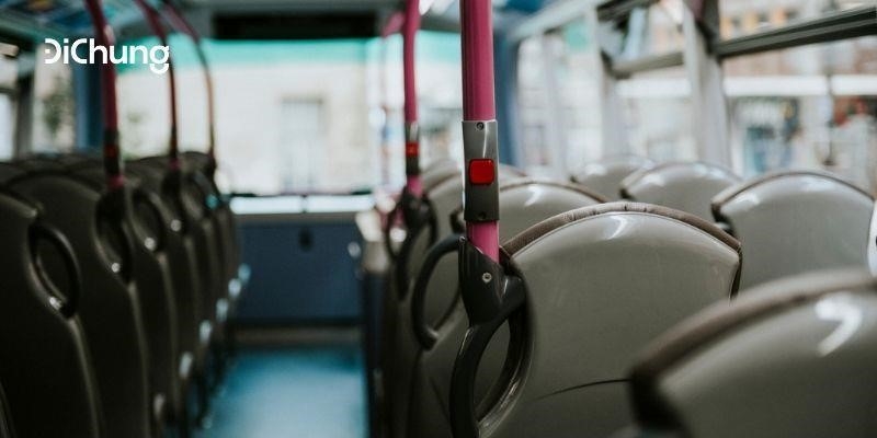 Kinh nghiệm đi xe bus từ sân bay Liên Khương về Đà Lạt là một trải nghiệm thú vị và tiết kiệm. Xe bus tiện lợi và an toàn, cho phép bạn ngắm nhìn cảnh đồi thông và hồ suối Vàng trên đường đi. Điều này giúp bạn có thể thư giãn và tận hưởng chuyến đi một cách trọn vẹn.