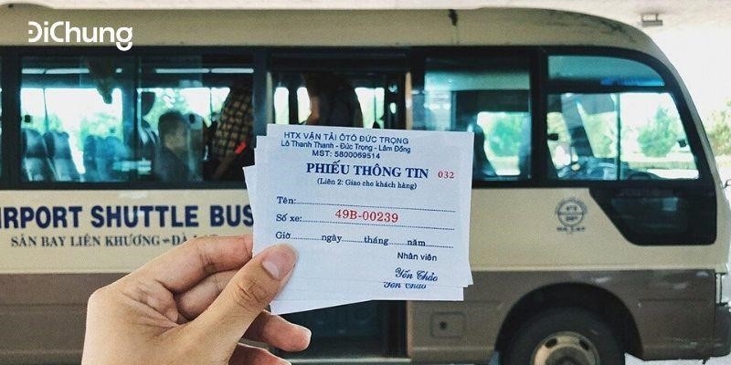 Xe bus Airport Shuttle Bus từ sân bay Liên Khương đi tp. Đà Lạt là dịch vụ vận chuyển công cộng tiện lợi và an toàn, giúp du khách dễ dàng di chuyển từ sân bay đến thành phố Đà Lạt, với đường đi thoải mái và cảnh quan đẹp.