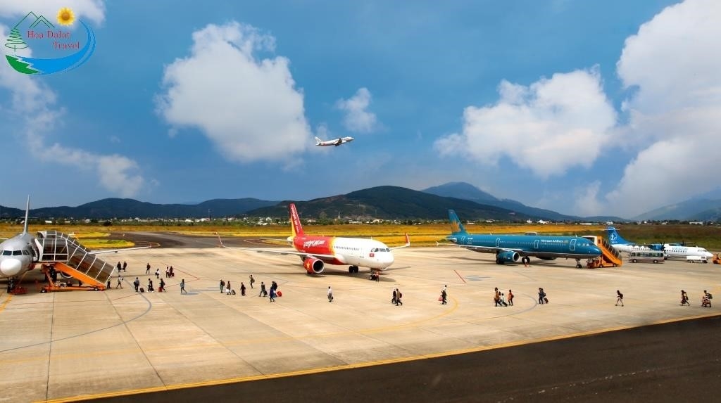 Cảng hàng không quốc tế Liên Khương nằm tại thành phố Đà Lạt, tỉnh Lâm Đồng. Đây là một trong những cảng hàng không quan trọng nhất của Việt Nam, kết nối Đà Lạt với các thành phố lớn khác trên cả nước và quốc tế. Cảng hàng không Liên Khương được thiết kế hiện đại, với cơ sở hạ tầng và dịch vụ chất lượng cao, đảm bảo an toàn và tiện lợi cho hành khách.