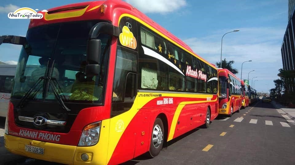 Xe Khanh Phong Limousine là một dịch vụ vận chuyển chất lượng cao, cung cấp các dòng xe sang trọng và tiện nghi, đáp ứng nhu cầu di chuyển của khách hàng một cách thoải mái và đẳng cấp.