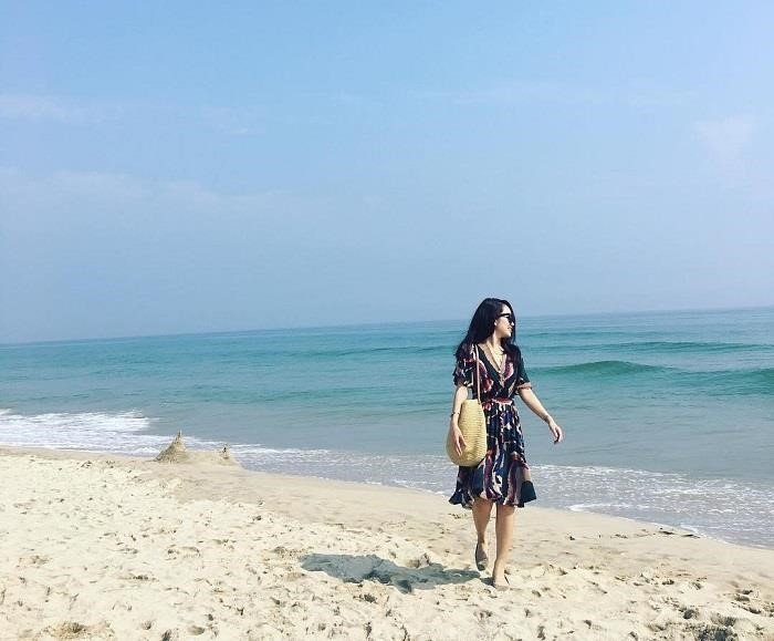 Bãi Dốc Lết là một điểm du lịch nổi tiếng ở Nha Trang, nằm tại khu vực phía Đông thành phố. Đây là một bãi biển tuyệt đẹp với cát trắng mịn và nước biển trong xanh. Du khách có thể tận hưởng không gian yên tĩnh và tắm biển thư giãn tại đây.