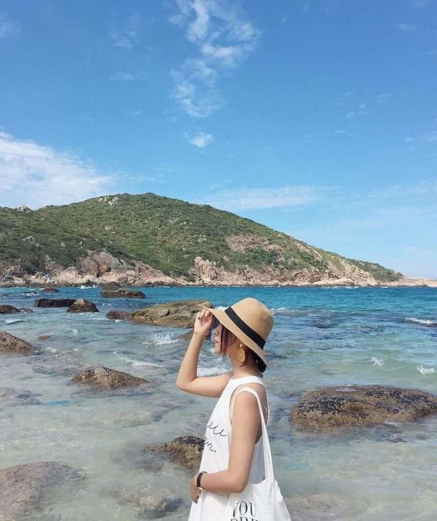 Đảo Bình Ba là một hòn đảo nằm ở phía Nam của Việt Nam, thuộc huyện Cam Ranh, tỉnh Khánh Hòa. Đảo nổi tiếng với cảnh quan thiên nhiên tuyệt đẹp và bãi biển trong xanh. Ngoài ra, đảo còn có nhiều hoạt động du lịch thú vị như lặn biển, câu cá và thăm quan các ngôi đền và lăng mộ của những người lính đã hy sinh trong cuộc chiến tranh.