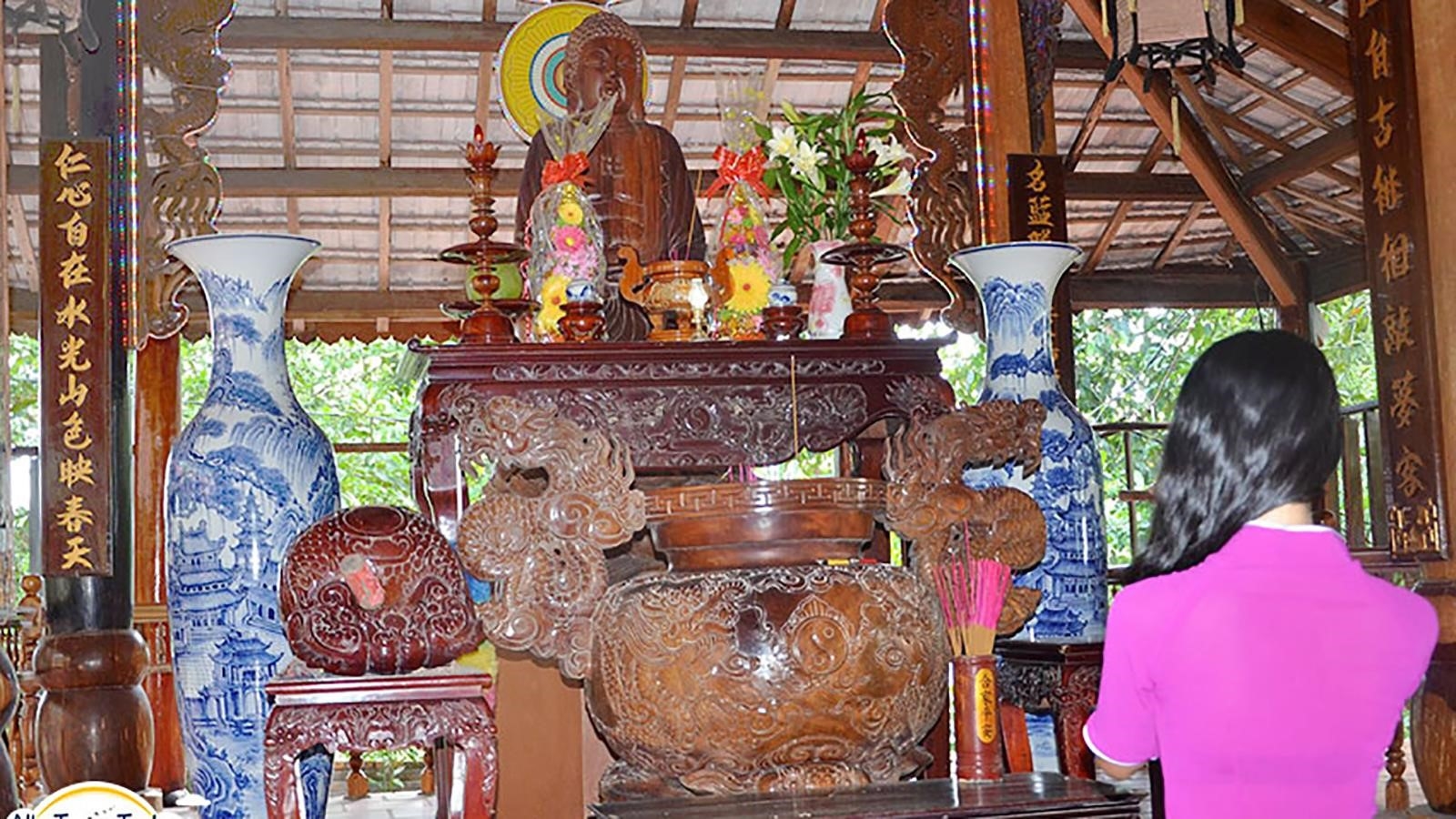 Khu vực 3 là nơi tâm linh Phật Pháp, với đa dạng các ngôi chùa và điểm tham quan linh thiêng, mang đến cho du khách một trải nghiệm tâm linh sâu sắc và tận hưởng không gian yên bình và thanh tịnh.