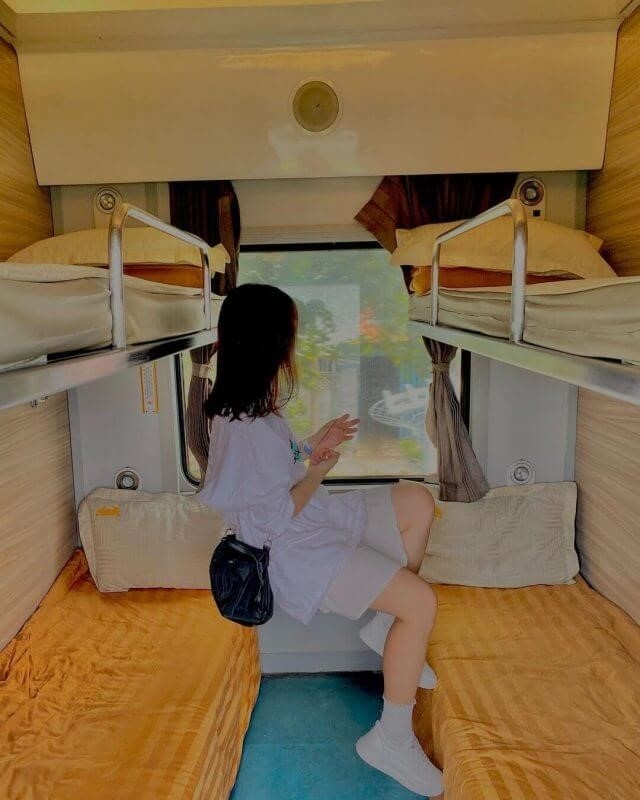 Để di chuyển từ Sài Gòn đi Vĩnh Hy Ninh Thuận, bạn có thể chọn sử dụng phương tiện giao thông như xe khách và tàu hỏa. Qua hành trình này, bạn sẽ có cơ hội tham quan và khám phá những vùng đất đẹp của Ninh Thuận.