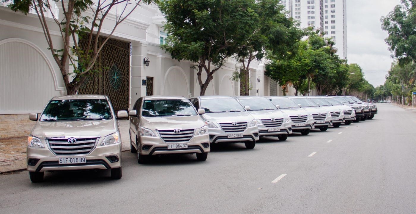 Cho thuê xe tự lái TPHCM là dịch vụ cung cấp xe ô tô cho khách hàng tự lái, giúp họ tự do di chuyển và khám phá thành phố Hồ Chí Minh một cách dễ dàng và tiện lợi.