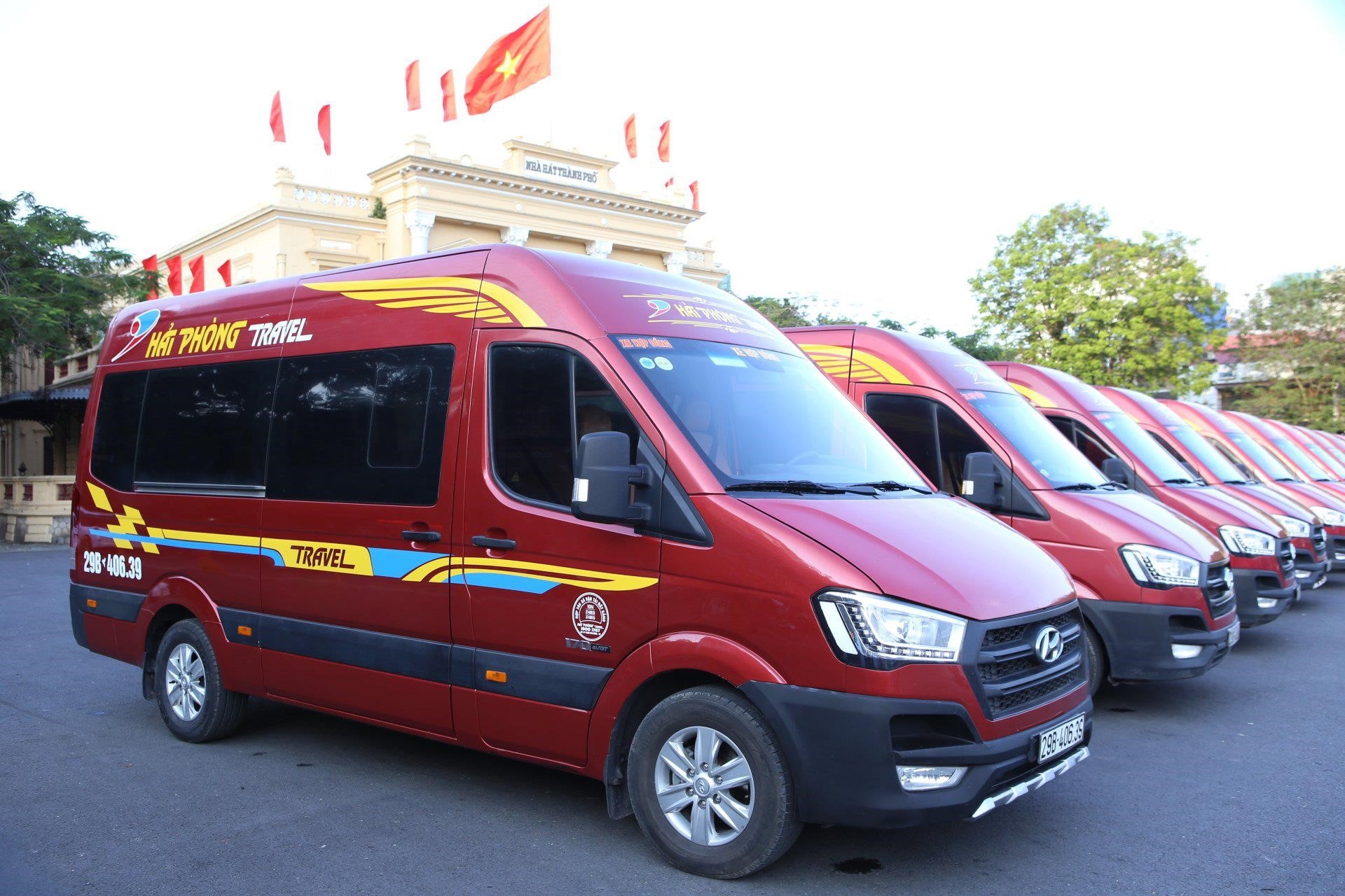 Xe đưa đón sân Hai Phong Travel là dịch vụ vận chuyển cung cấp bởi công ty du lịch Hai Phong Travel, đảm bảo sự thuận tiện và an toàn cho khách hàng khi di chuyển từ sân bay đến các điểm đến trong thành phố Hải Phòng.