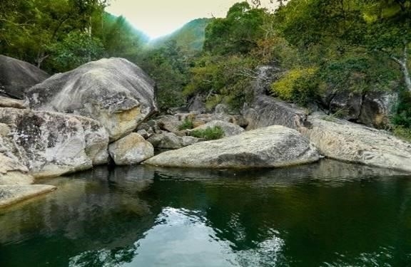 Suối Lạnh là một điểm du lịch sinh thái nằm tại tỉnh Ninh Thuận. Nơi đây nổi tiếng với khung cảnh thiên nhiên tươi đẹp và trong lành, với dòng suối trong xanh và không gian yên bình.