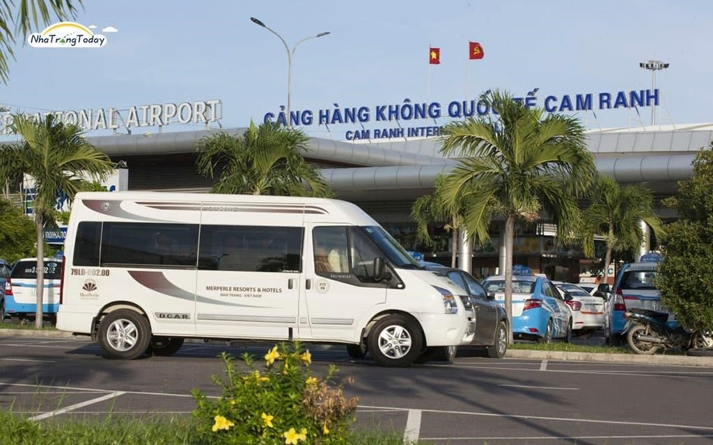 Bản đồ chi tiết đường đi từ Nha Trang đến sân bay Cam Ranh sẽ hiển thị các tuyến đường và các điểm đến quan trọng như các khách sạn, nhà hàng, cửa hàng và các điểm tham quan nổi tiếng trên đường đi.